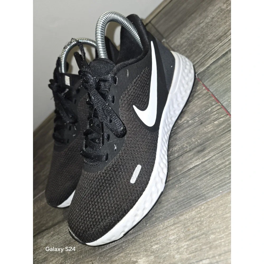 Nike Revolution 5 BQ6715-002 Black Women's Size 6 Running Shoes Sneakers - Picture 3 of 9